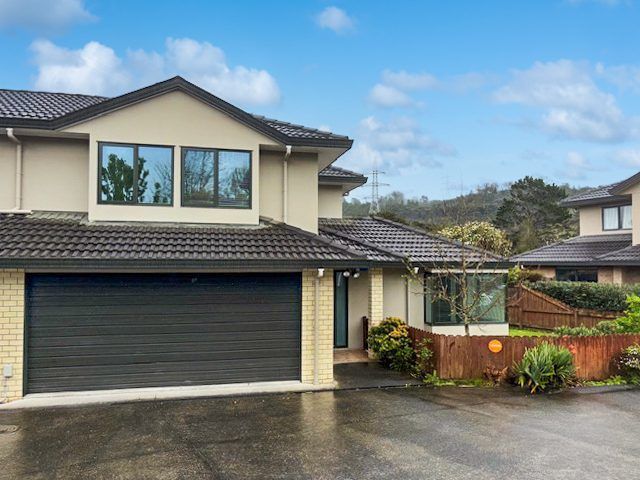  at 4/18 Roanoke Way, Albany, Auckland