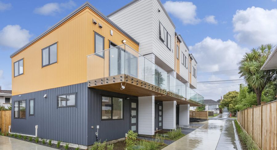  at 2,4/30 Woodford Avenue, Henderson, Waitakere City, Auckland