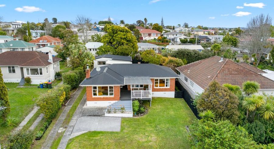  at 39 Sherwood Avenue, Te Atatu South, Waitakere City, Auckland