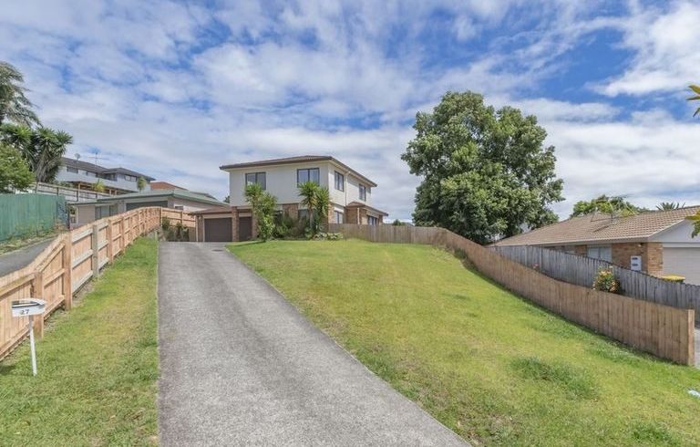  at 27 Mt. Lebanon Crescent, The Gardens, Manukau City, Auckland
