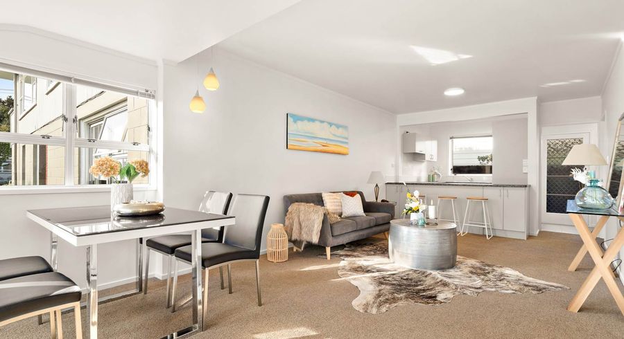  at 2/9 Buxton Street, Point Chevalier, Auckland