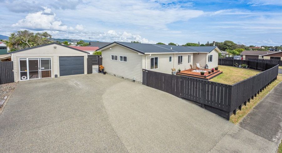  at 21 Reeves Street, Waikanae Beach, Waikanae