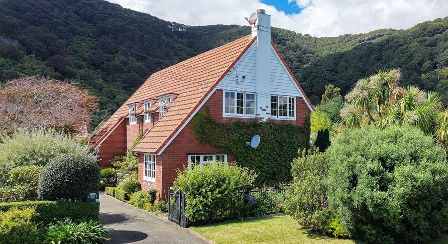  at 10 Maire Street, Eastbourne, Lower Hutt