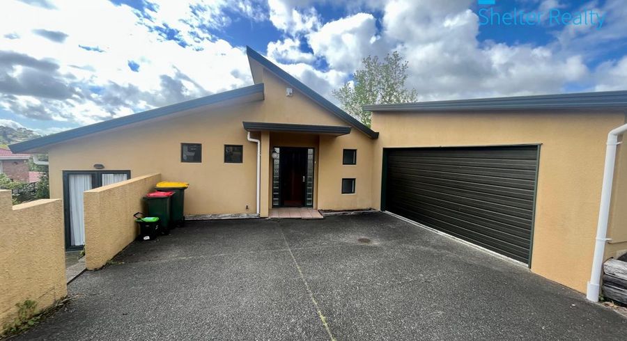  at 6 Hoya Court, Henderson, Waitakere City, Auckland