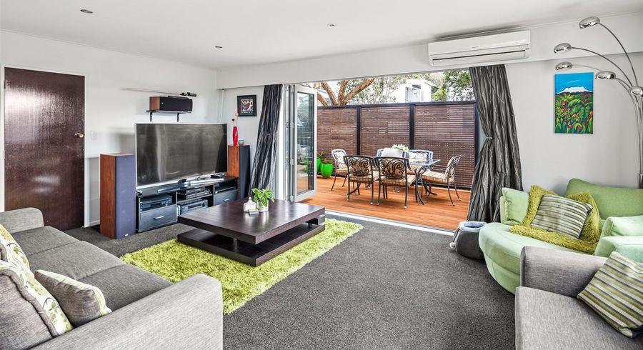  at 1 Hillview Crescent, Paparangi, Wellington