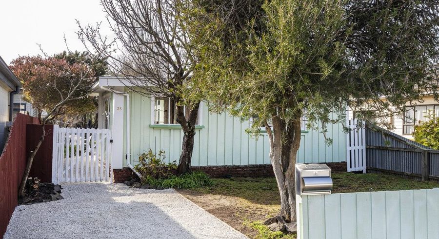  at 35 Colenso Street, Sumner, Christchurch City, Canterbury