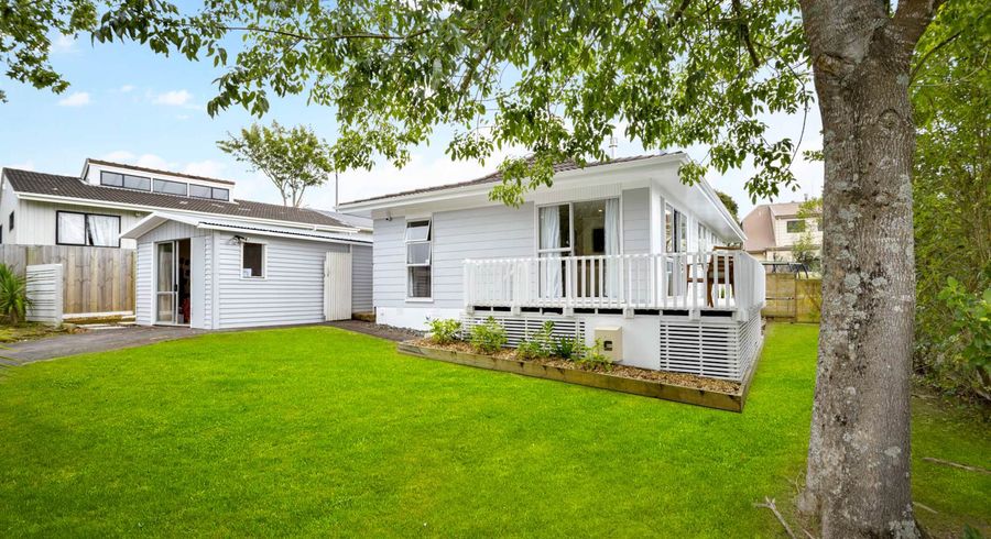  at 70 Lynn Road, Bayview, Auckland