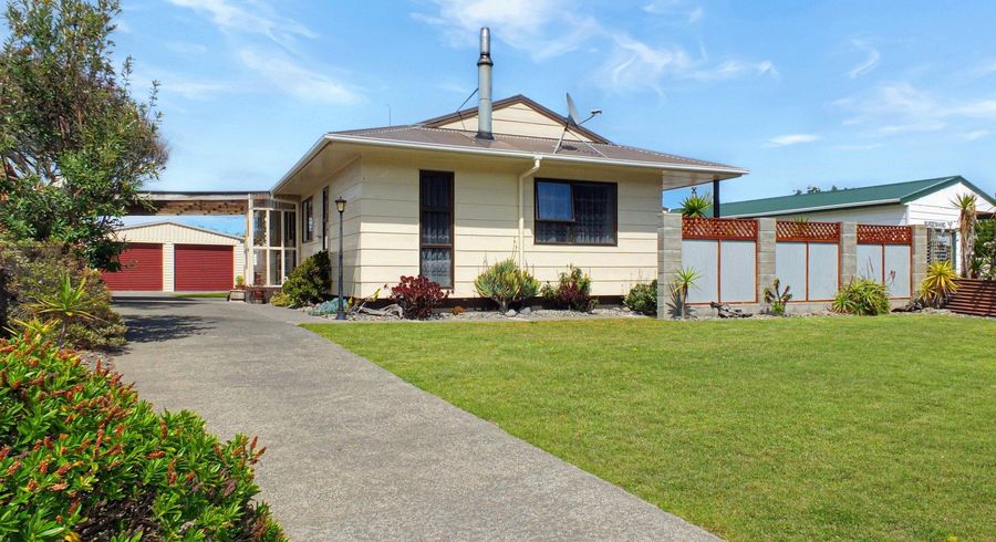  at 20 Cousins Avenue East, Foxton Beach, Foxton
