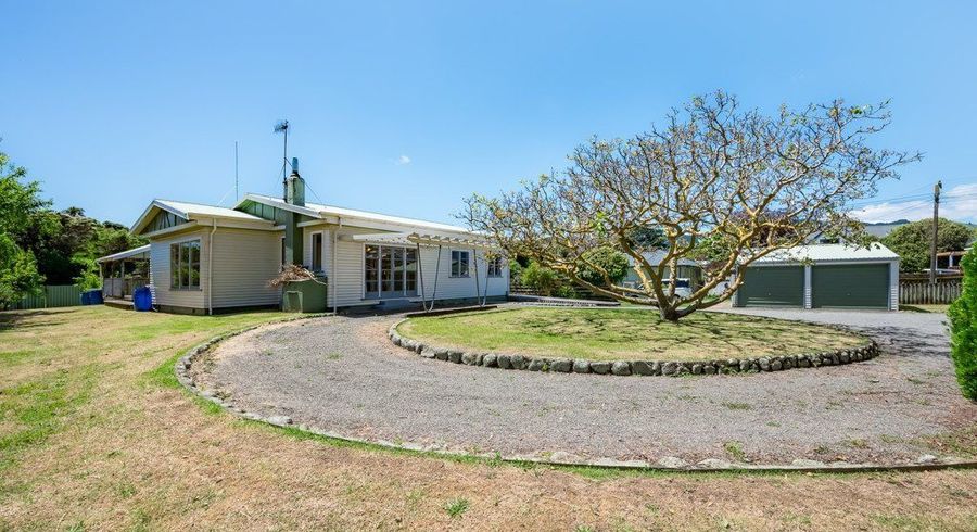  at 27 Goldsborough Avenue, Raumati Beach, Kapiti Coast, Wellington