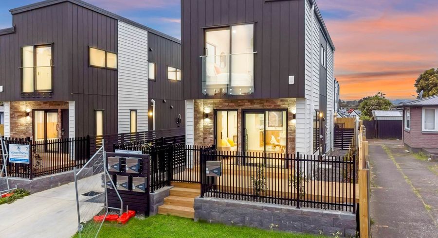  at 2/32 Beaumonts Way, Manurewa, Manukau City, Auckland