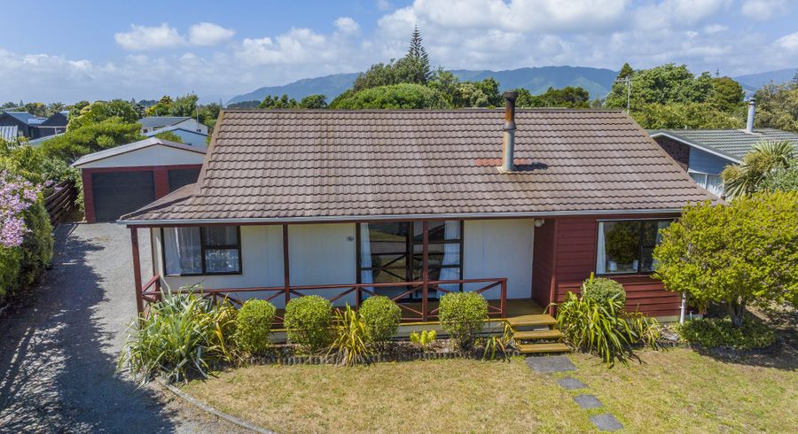  at 9 Hastings Street, Waikanae Beach, Waikanae