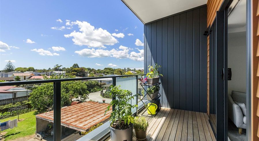  at 208/8 Gray Avenue, Mangere East, Auckland