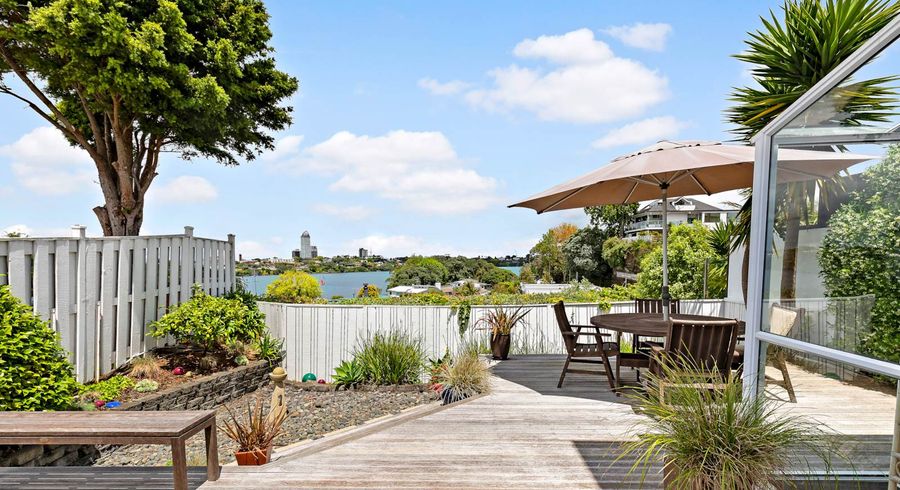  at 4/74 Kitchener Road, Milford, Auckland