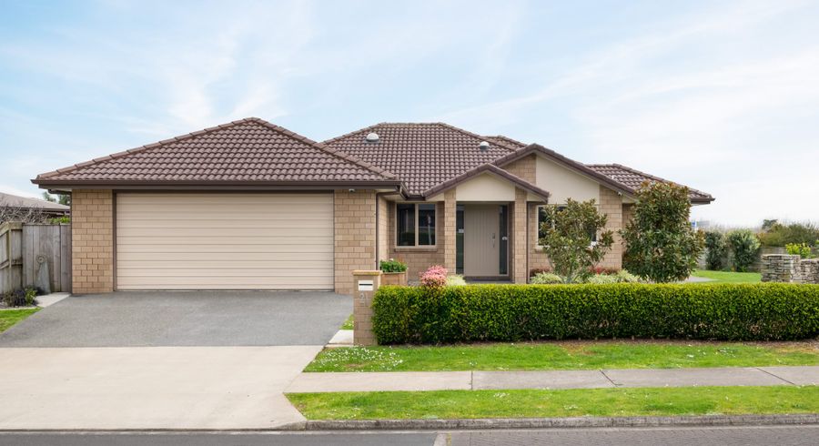  at 21 Hartford Terrace, Huntington, Hamilton