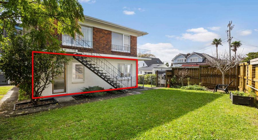  at 2/49 Western Springs Road, Morningside, Auckland City, Auckland