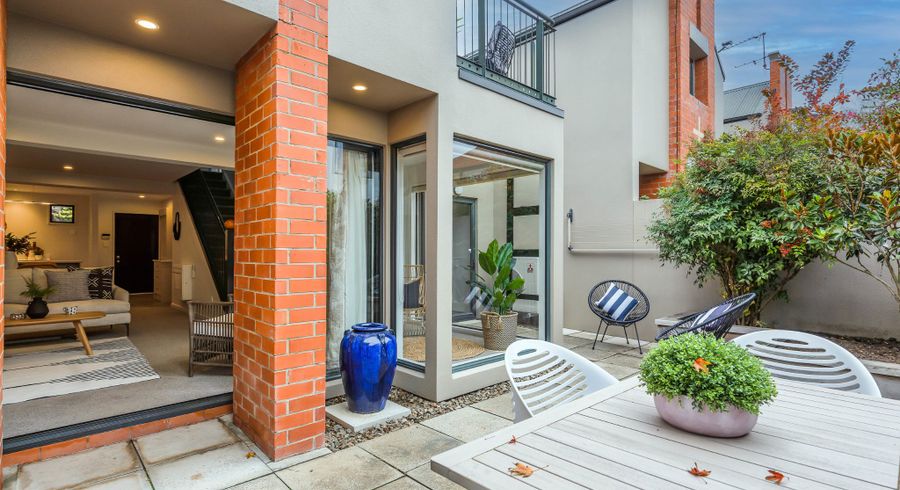  at 4/56 Hewitts Road, Merivale, Christchurch