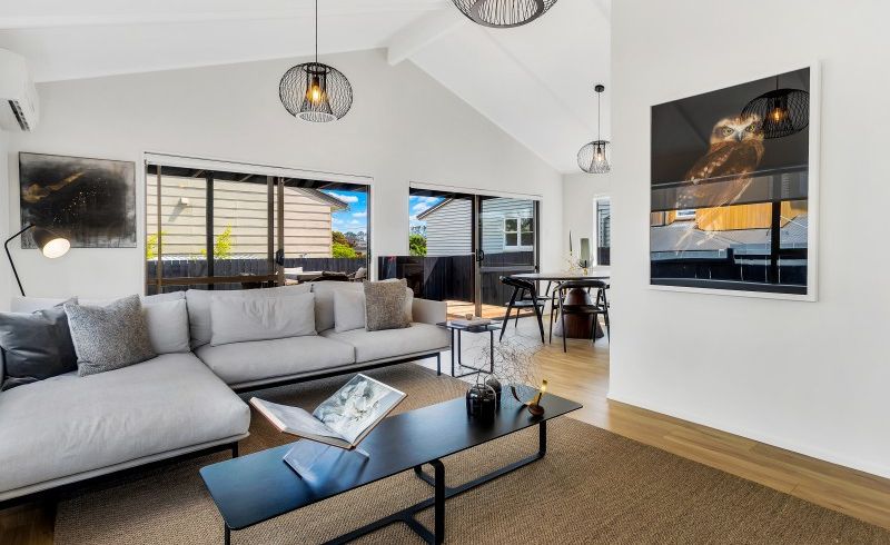  at 2/17 Oliver Street, Point Chevalier, Auckland