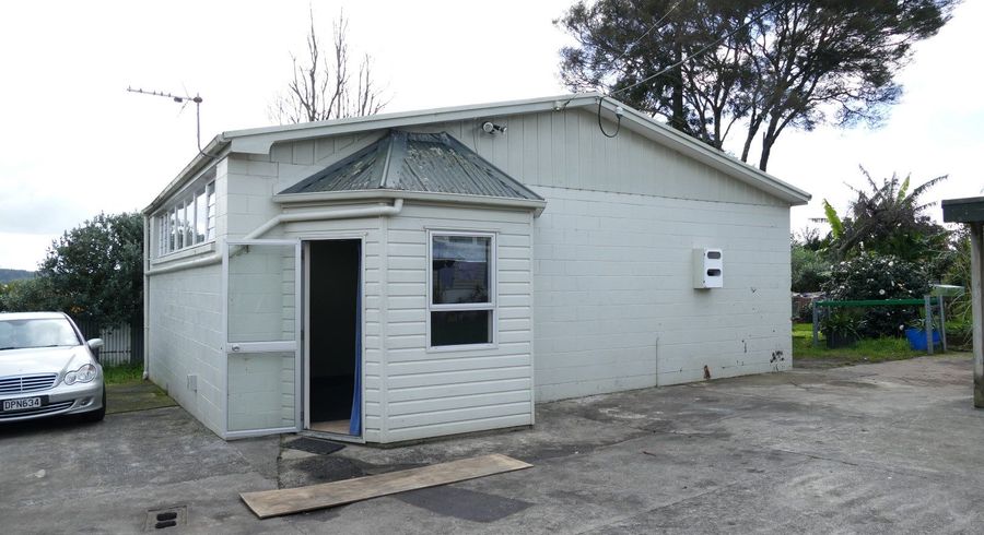  at 17a Sylvan Cres, Te Atatu South, Waitakere City, Auckland