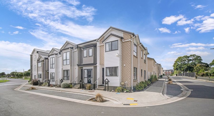  at 2/5 Wallson Crescent, Wiri, Manukau City, Auckland
