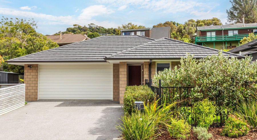  at 27 Mooring Close, Whitby, Porirua