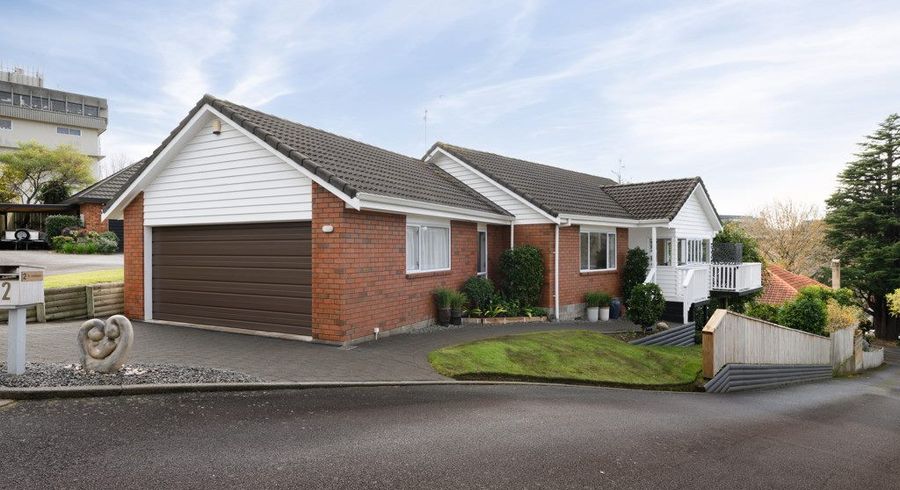  at 2 Dunsford Mews, Hamilton Central, Hamilton