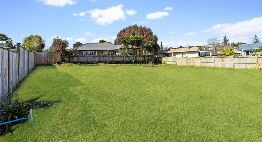  at 8 Ambrosia Avenue, Henderson, Waitakere City, Auckland