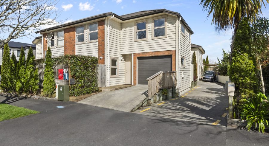  at 2/52 Cook Street, Hamilton East, Hamilton, Waikato
