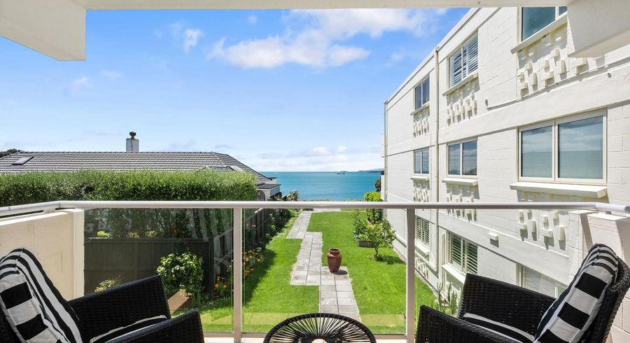 at 2/21 Clifton Road, Hauraki, Auckland