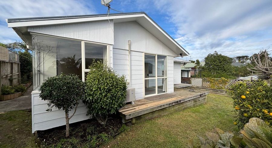  at 1/826 East Coast Road, Browns Bay, North Shore City, Auckland
