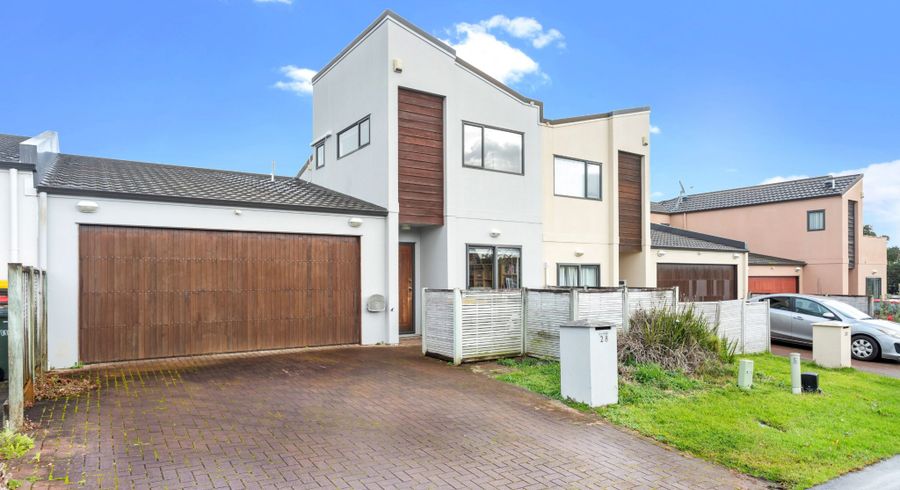  at 28 Spalding Rise, Golflands, Auckland