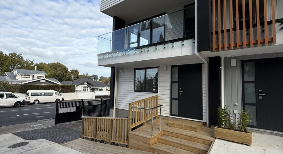  at 2/672 Mt Albert Road, Royal Oak, Auckland City, Auckland