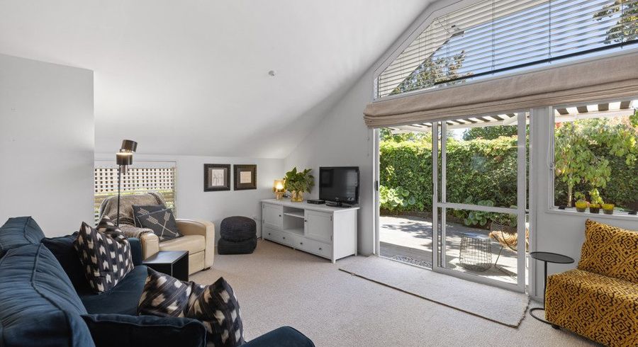  at 3/93 Aikmans Road, Merivale, Christchurch City, Canterbury
