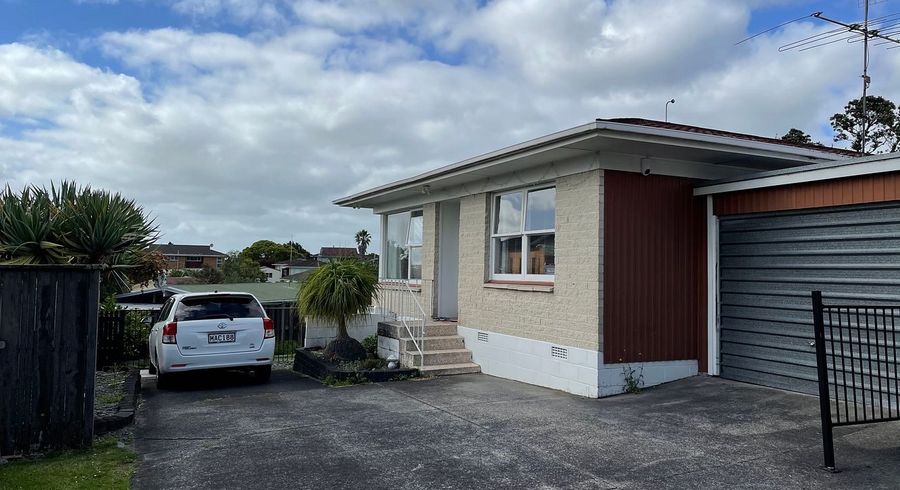  at 2/17 Jenelin Road, Glendene, Waitakere City, Auckland