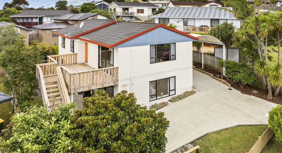  at 2/2 Grenadine Place, Unsworth Heights, North Shore City, Auckland