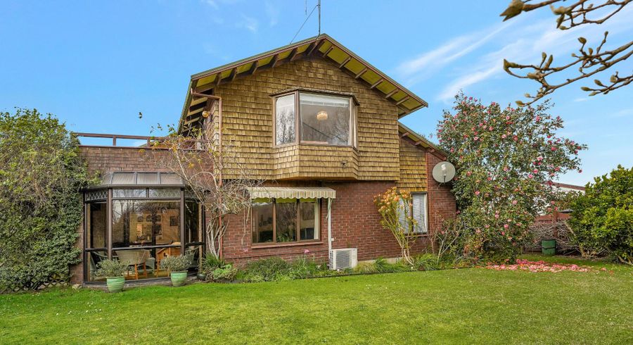  at 31 Marlowe Drive, Leamington, Cambridge