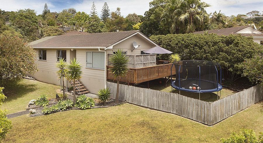  at 1 Eagleson Street, Northcross, North Shore City, Auckland