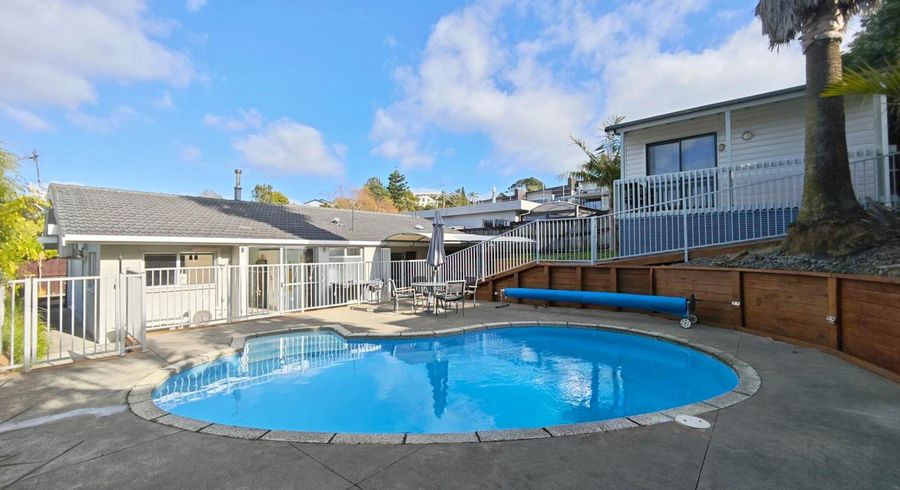  at 9 King Richard Place, Browns Bay, North Shore City, Auckland