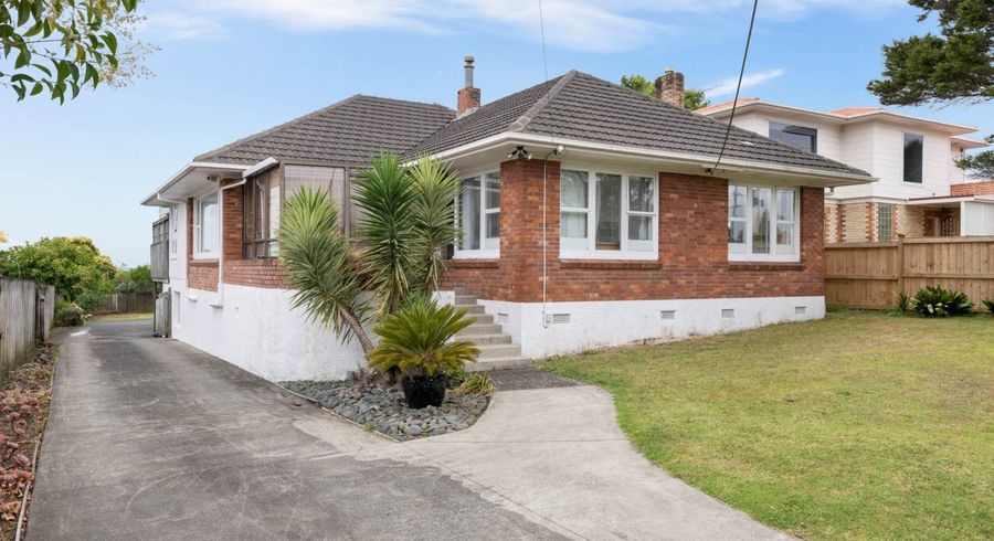  at 279 Glenfield Road, Glenfield, Auckland