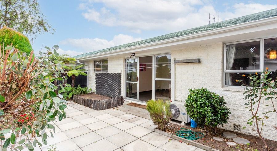  at 2/30 Garvins Road, Hornby, Christchurch City, Canterbury