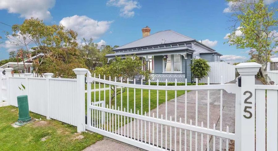  at 25  Balmain Road, Birkenhead, North Shore City, Auckland