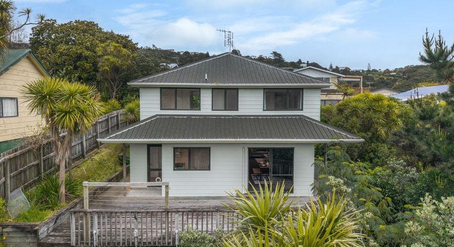  at 8 Carvel Lane, Whitby, Porirua