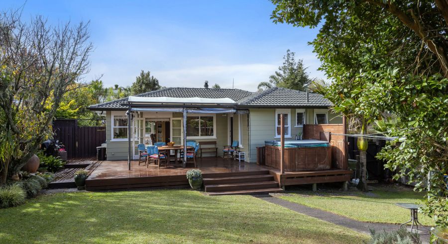  at 46 Normanton Street, Glenfield, Auckland