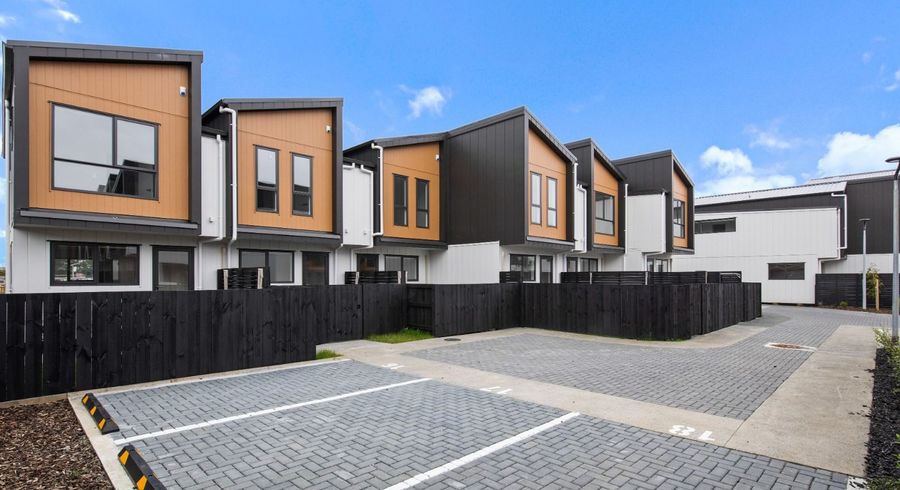  at 5 Red Arches Road, Henderson, Waitakere City, Auckland