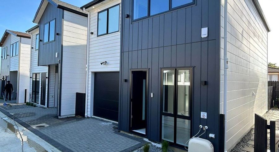  at 1/52 Hutchinsons Road, Bucklands Beach, Manukau City, Auckland