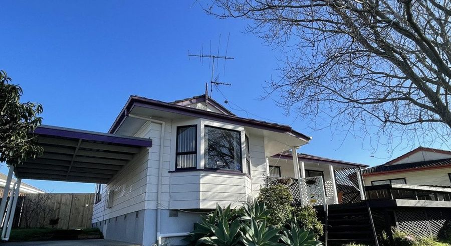  at 2/1 Barbados Dr, Unsworth Heights, North Shore City, Auckland