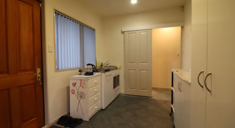  at 33 Aldersgate Road, Hillsborough, Auckland