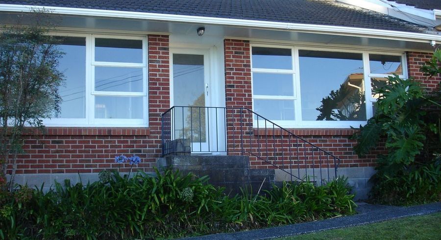  at 2/4 Dewsbury Terrace, Castor Bay, North Shore City, Auckland