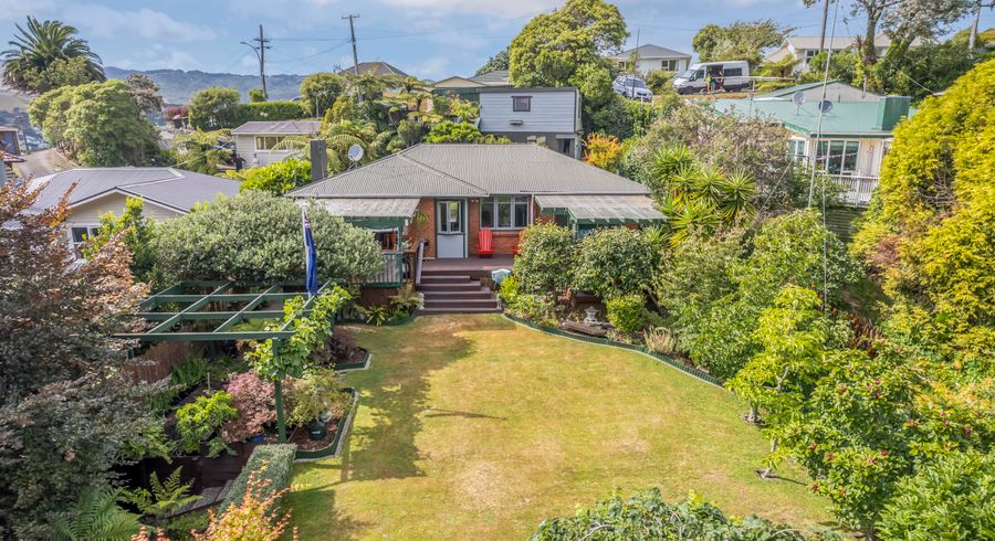  at 8 Woodstock Terrace, Tawa, Wellington