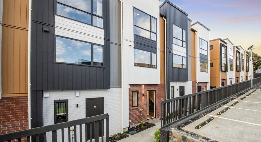  at 21 Don Oliver Lane, Glen Eden, Waitakere City, Auckland