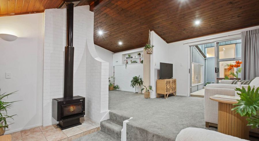  at 2/21 Howard Road, Northcote, North Shore City, Auckland